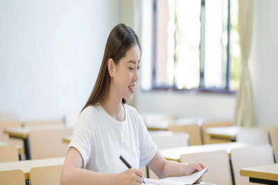 國外學(xué)歷報(bào)考河南工業(yè)大學(xué)在職研究生容易通過嗎？